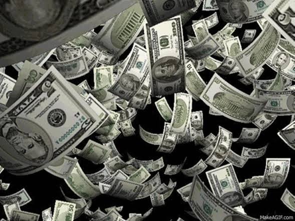 Fuga de dólares: entraron US$82.200 millones, salieron US$60.400 millones