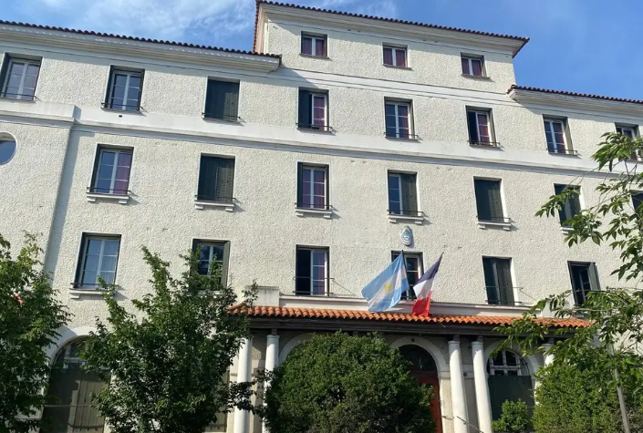 Renunció el director de la Casa Argentina en París por Milei