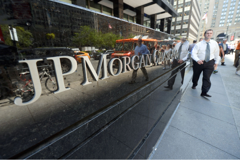 La actividad cayó 2,9% y J.P. Morgan ve una recesión