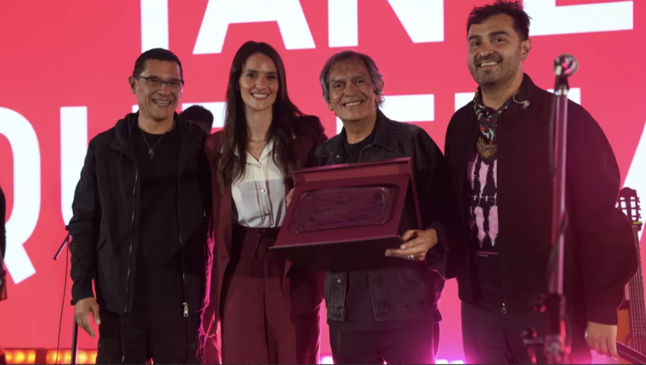 Los Nocheros fueron homenajeados en la FIT por su vínculo con Salta