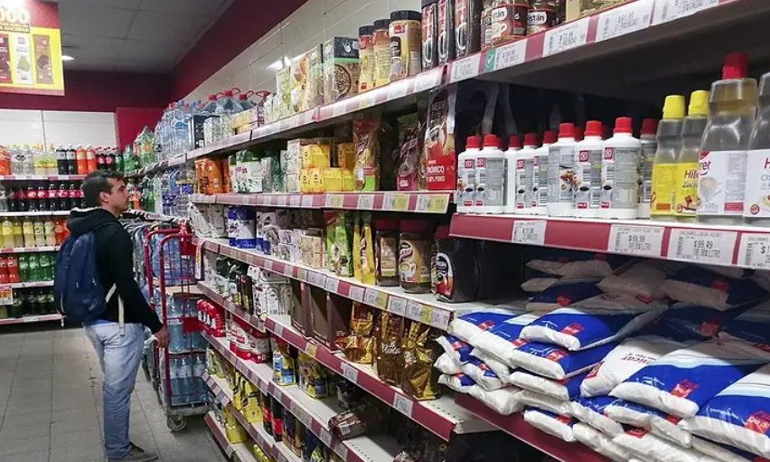 Supermercados: caen las ventas y el changuito lleno “ya no existe”