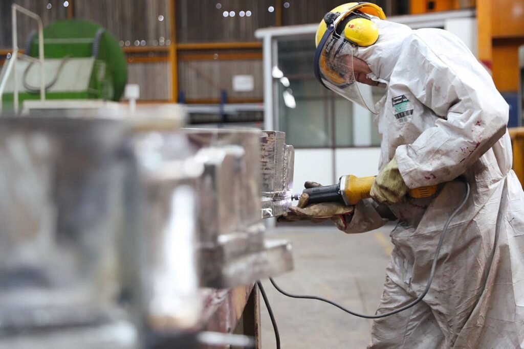 ¿LOS MEJORES 18 MESES CUÁNDO LLEGAN?: La industria y la construcción se desplomaron en julio