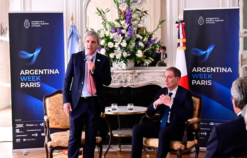 Milei y Caputo venden ciudadanía argentina desde US$350 mil