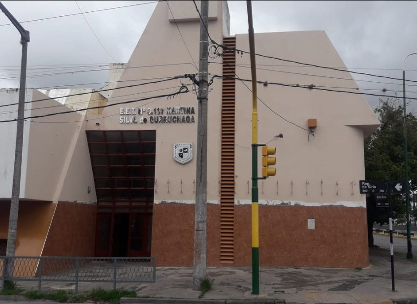 Baños cerrados y una pileta abandonada en escuela de Salta