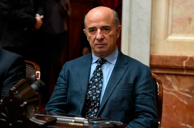 Benedit volvió a defender a represores y desató un escándalo