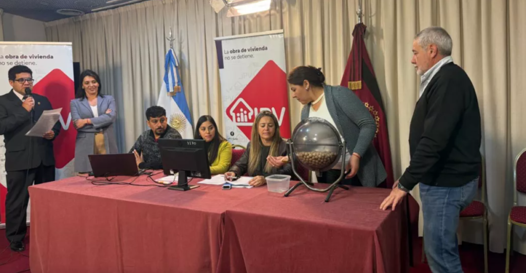 Pereyra Rozas: 132 familias ya conocen qué departamento les corresponde